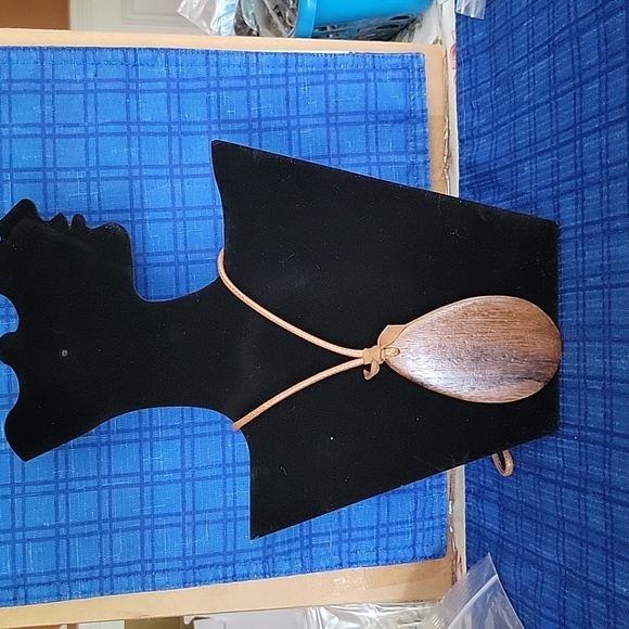 Jewelry - Leather n wooden necklace